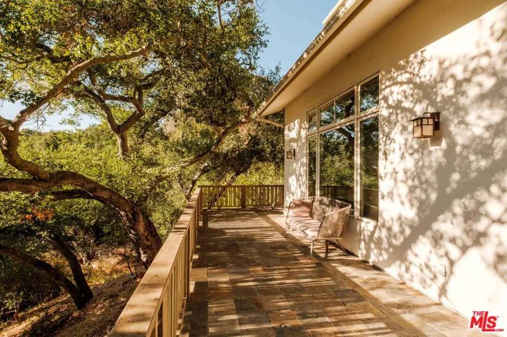 21717 Encina Road Topanga, CA 90290