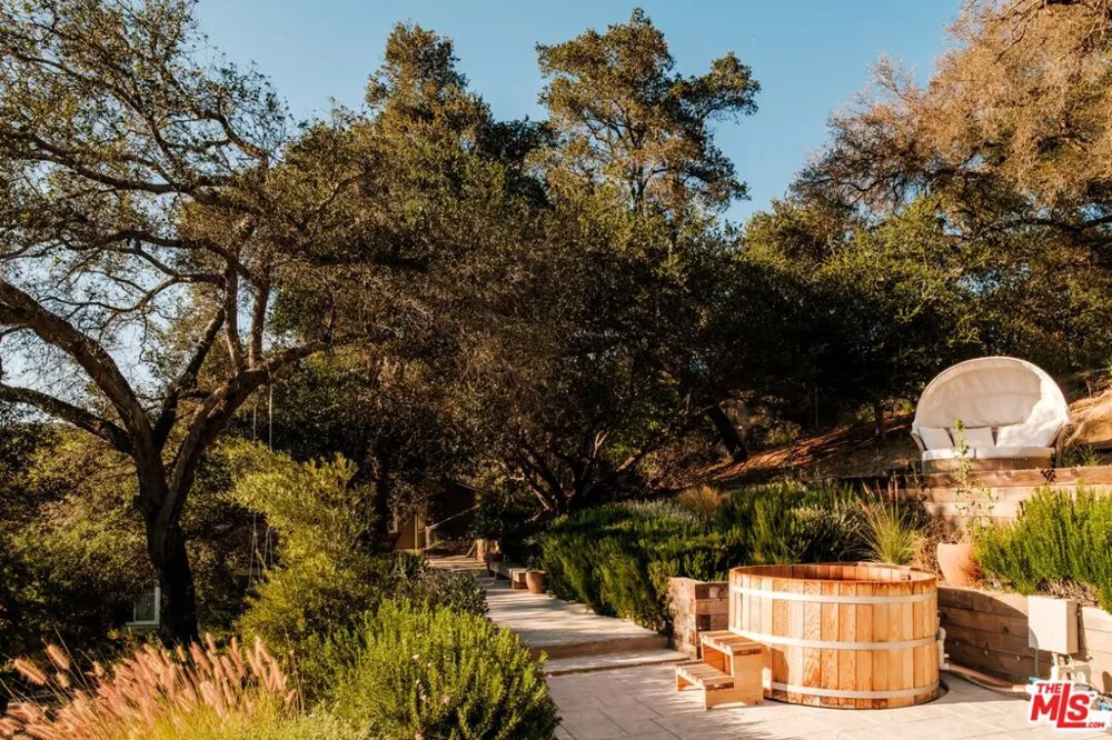 21717 Encina Road Topanga, CA 90290