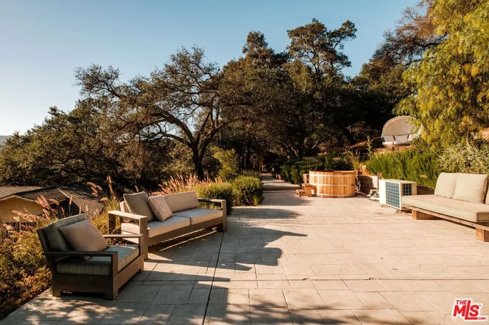 21717 Encina Road Topanga, CA 90290