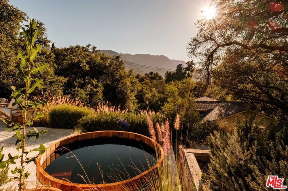 21717 Encina Road Topanga, CA 90290