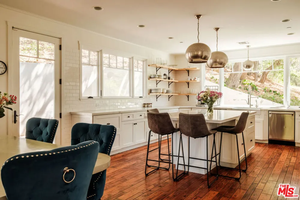 21717 Encina Road Topanga, CA 90290