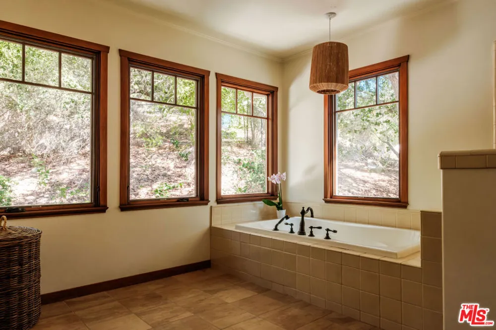 21717 Encina Road Topanga, CA 90290