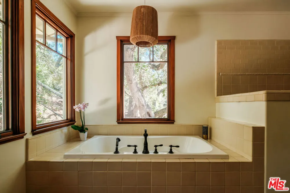 21717 Encina Road Topanga, CA 90290