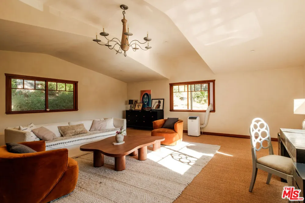 21717 Encina Road Topanga, CA 90290