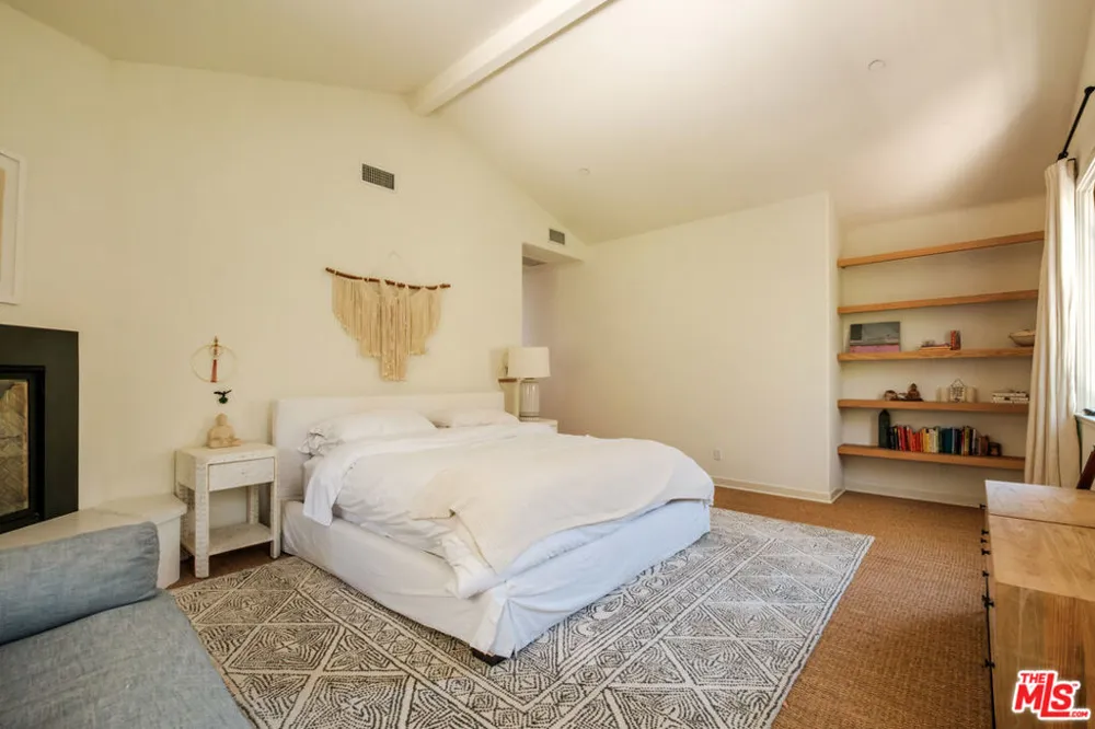 21717 Encina Road Topanga, CA 90290
