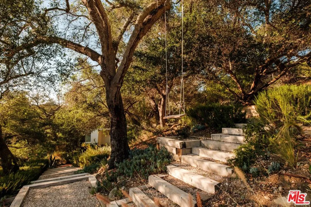 21717 Encina Road Topanga, CA 90290