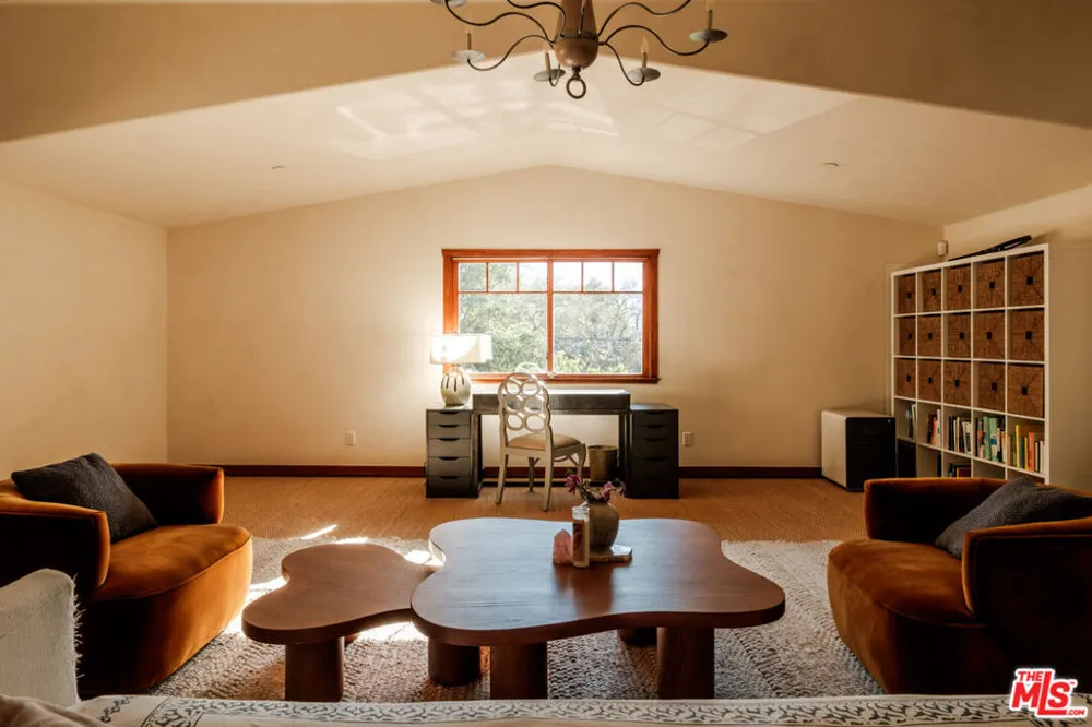 21717 Encina Road Topanga, CA 90290