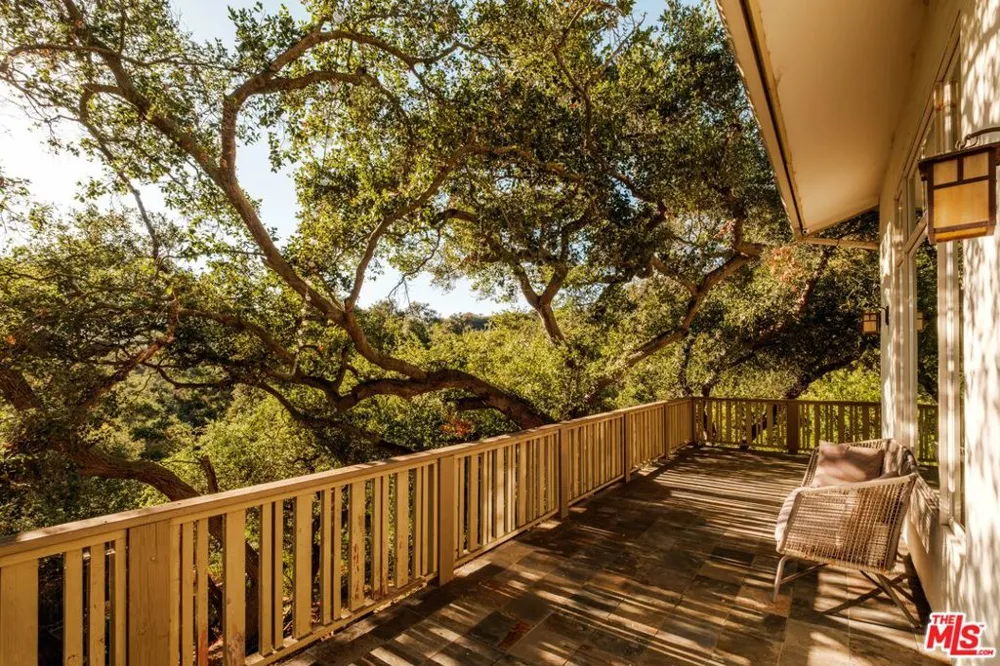 21717 Encina Road Topanga, CA 90290