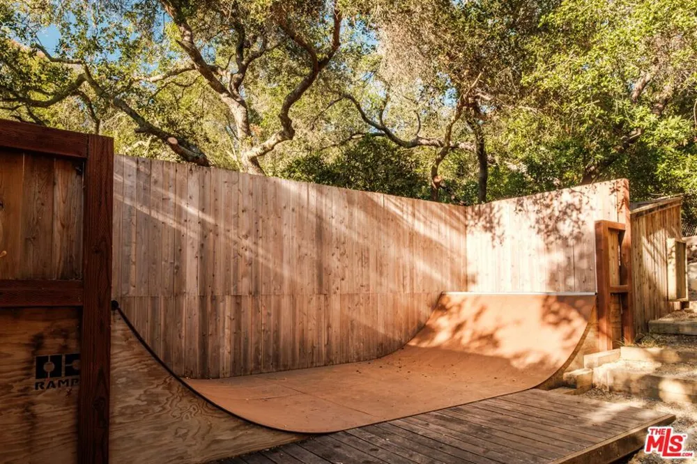 21717 Encina Road Topanga, CA 90290