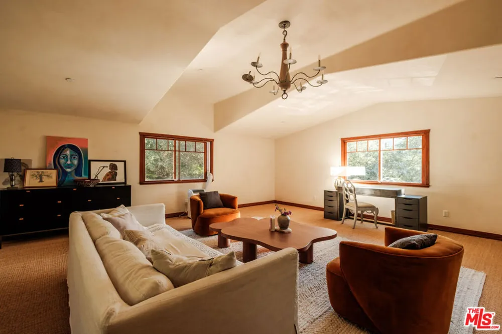 21717 Encina Road Topanga, CA 90290