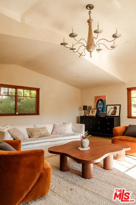 21717 Encina Road Topanga, CA 90290