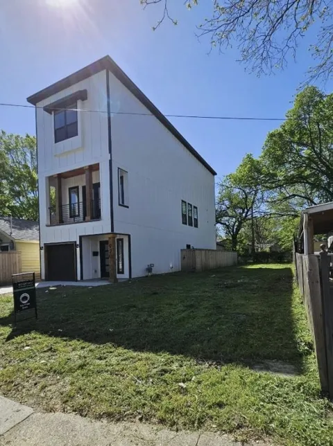 922 Muncie Avenue