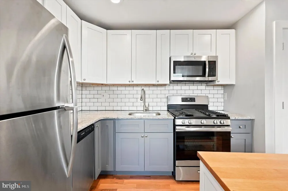 1006 W DAKOTA STREET Philadelphia, PA 19133