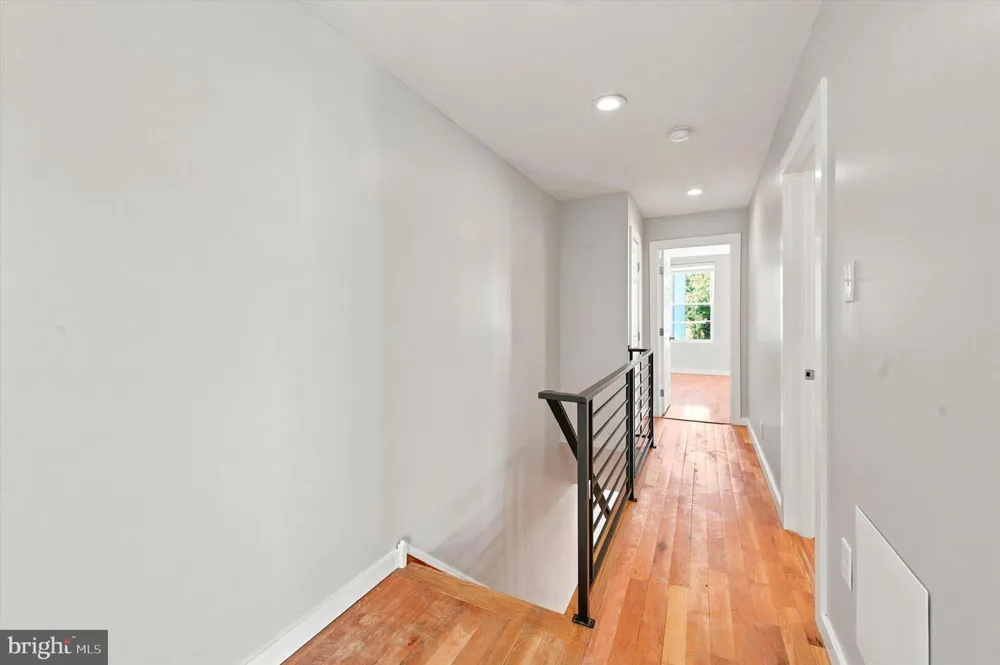1006 W DAKOTA STREET Philadelphia, PA 19133