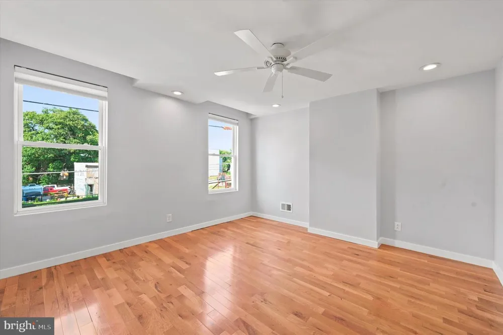 1006 W DAKOTA STREET Philadelphia, PA 19133