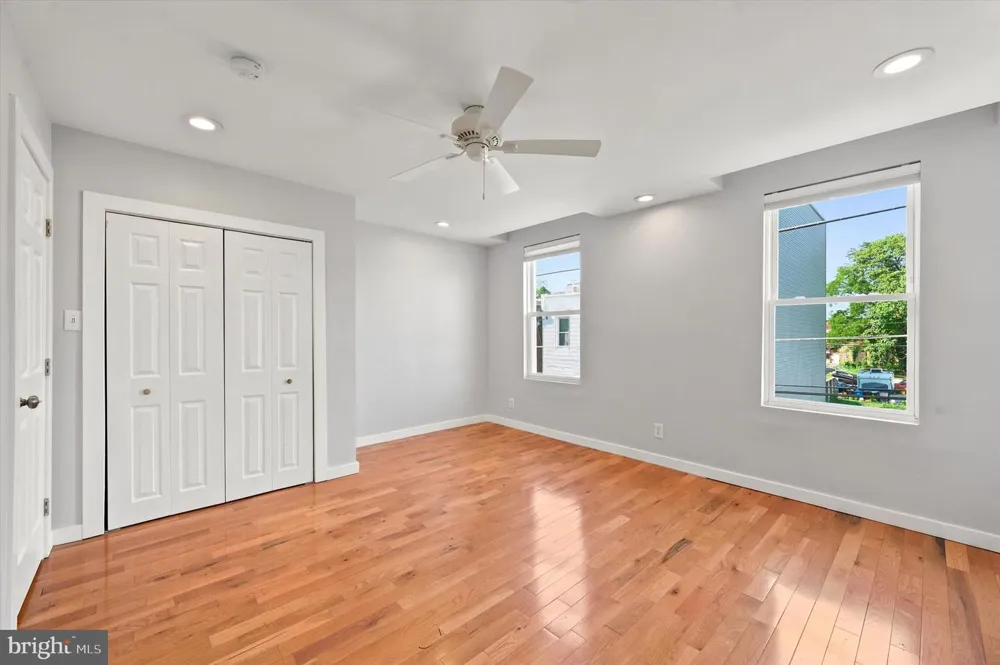 1006 W DAKOTA STREET Philadelphia, PA 19133