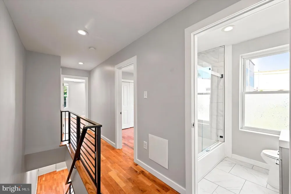 1006 W DAKOTA STREET Philadelphia, PA 19133