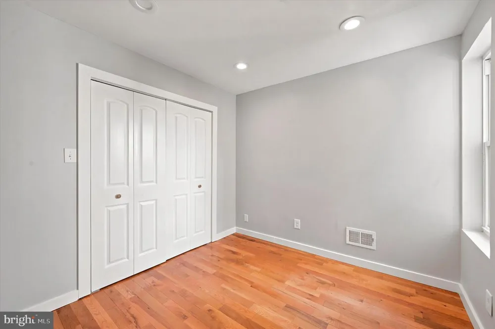 1006 W DAKOTA STREET Philadelphia, PA 19133