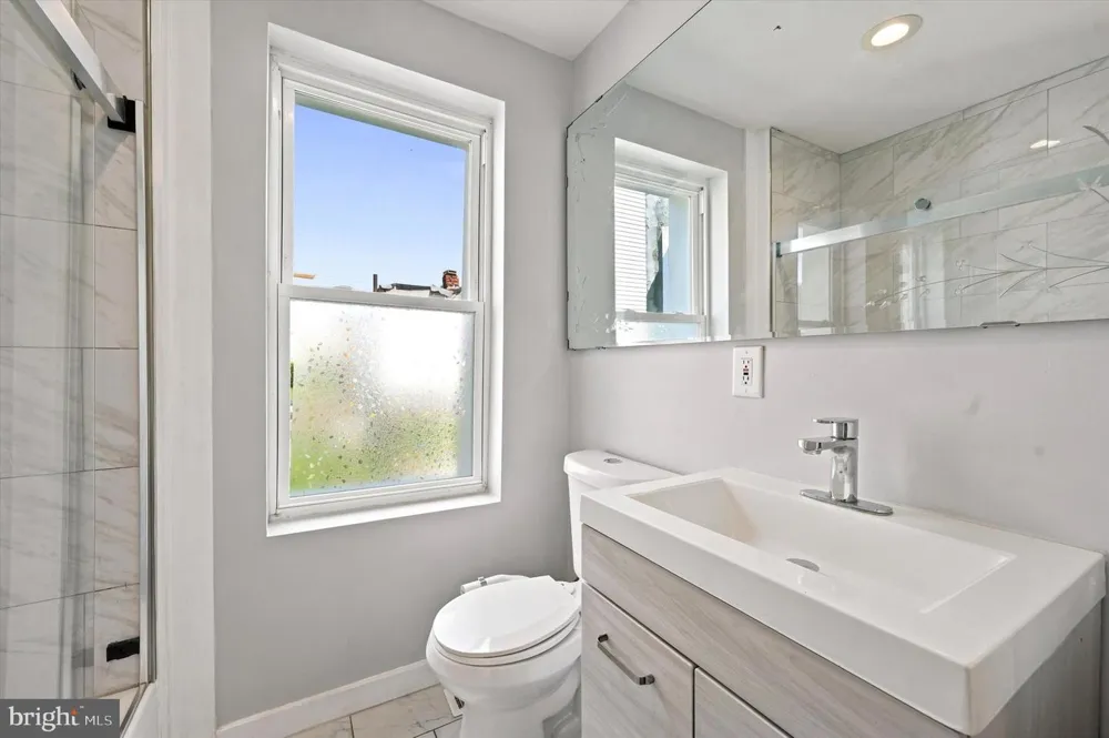 1006 W DAKOTA STREET Philadelphia, PA 19133