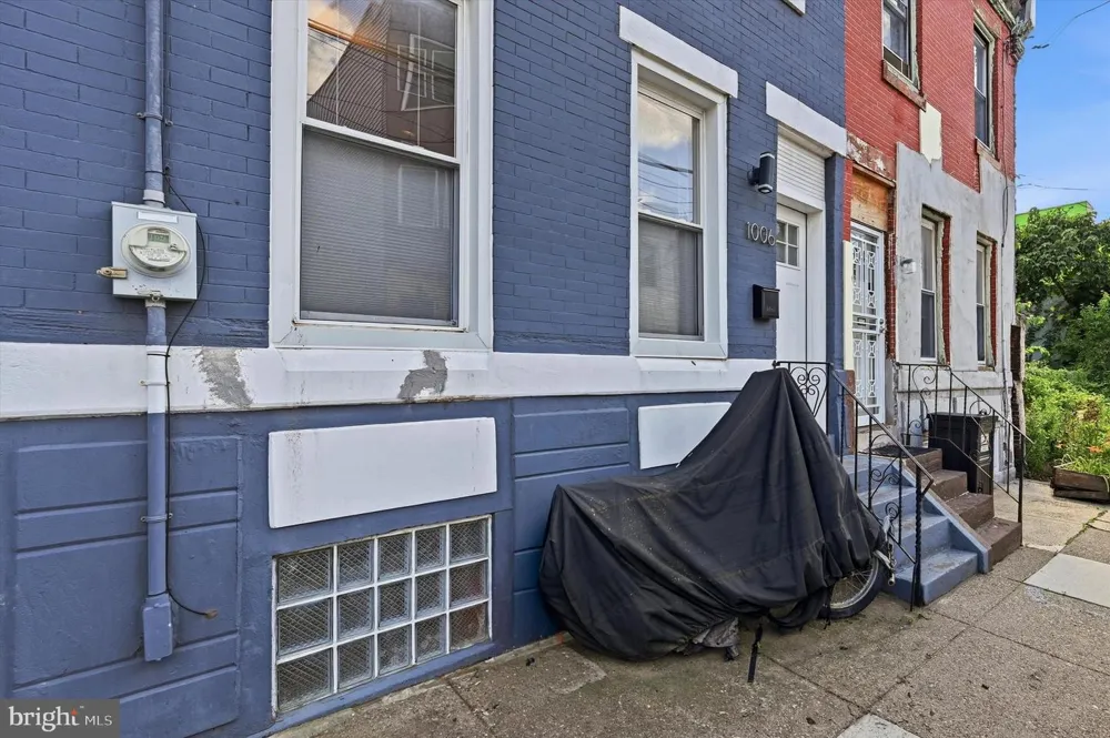 1006 W DAKOTA STREET Philadelphia, PA 19133