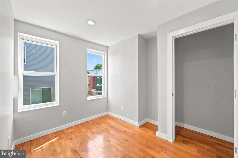 1006 W DAKOTA STREET Philadelphia, PA 19133