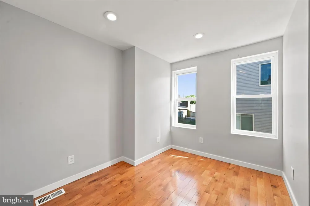 1006 W DAKOTA STREET Philadelphia, PA 19133