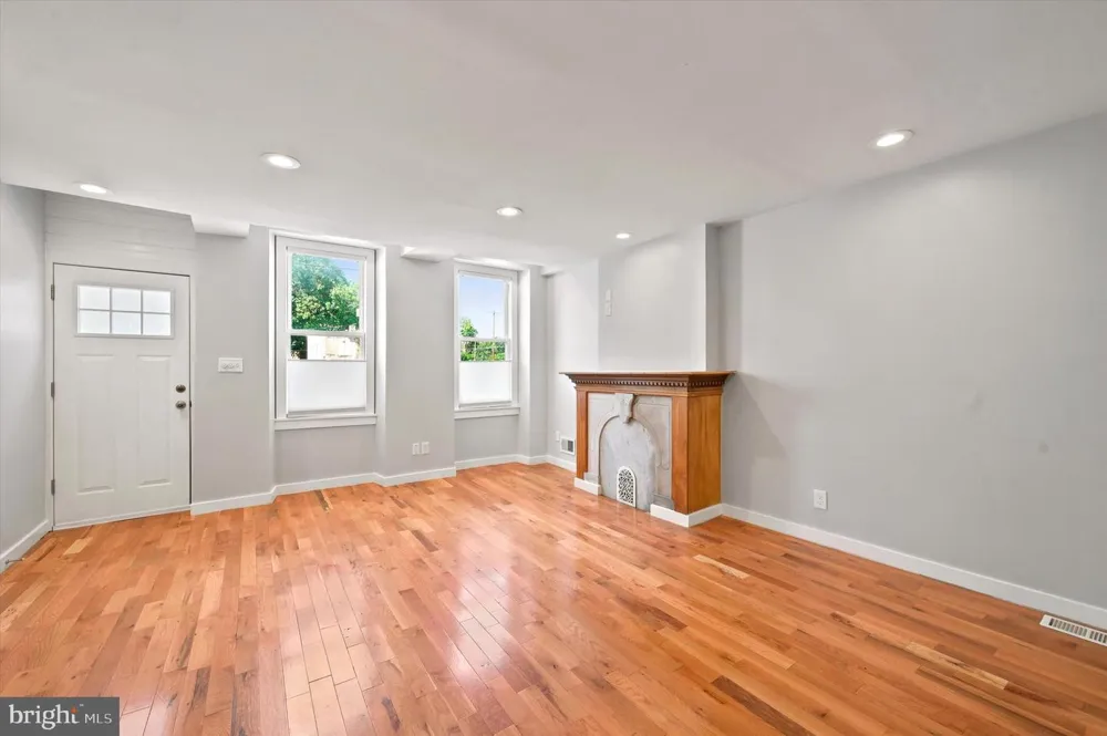 1006 W DAKOTA STREET Philadelphia, PA 19133
