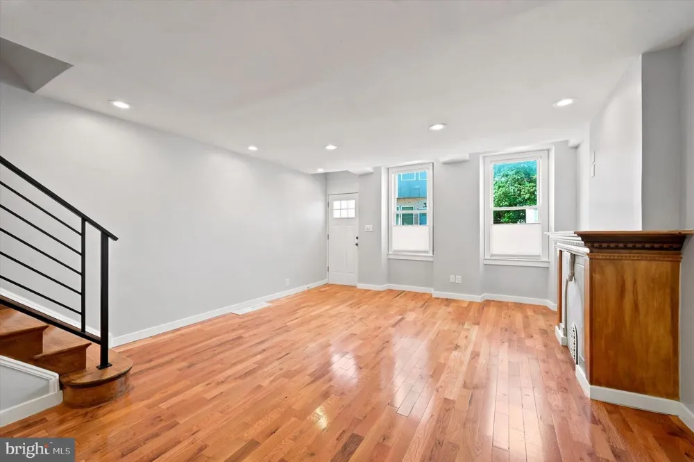 1006 W DAKOTA STREET Philadelphia, PA 19133