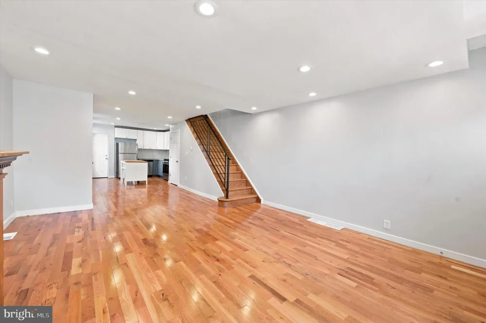 1006 W DAKOTA STREET Philadelphia, PA 19133