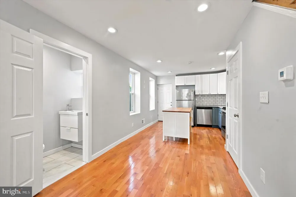 1006 W DAKOTA STREET Philadelphia, PA 19133