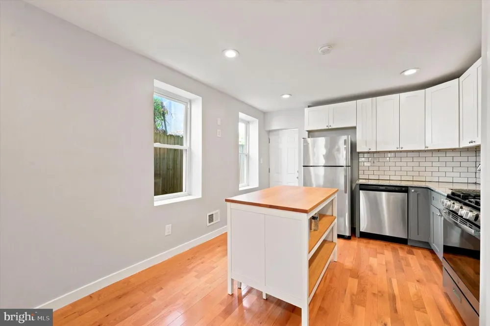 1006 W DAKOTA STREET Philadelphia, PA 19133