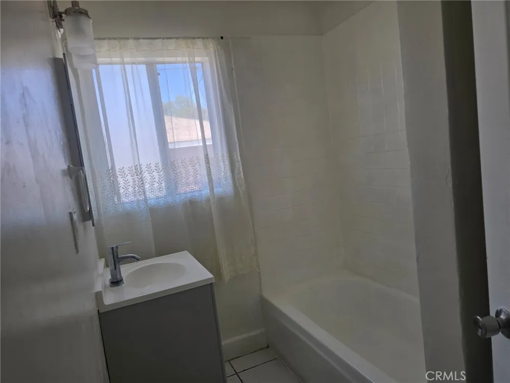3139 OHIO South Gate, CA 90280
