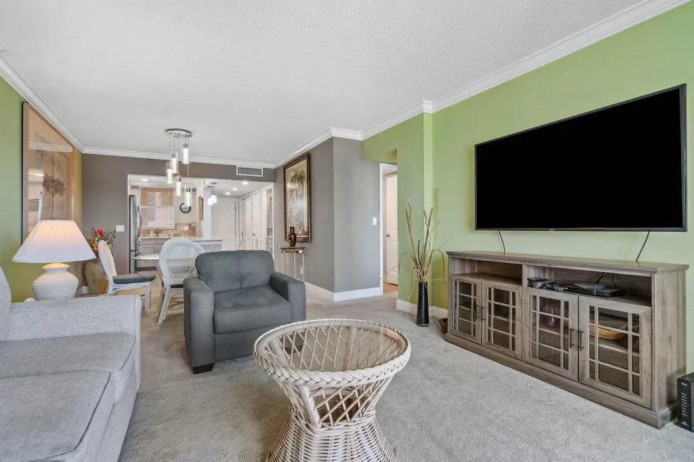 100 Paradise Harbour Boulevard #208 North Palm Beach, FL 33408