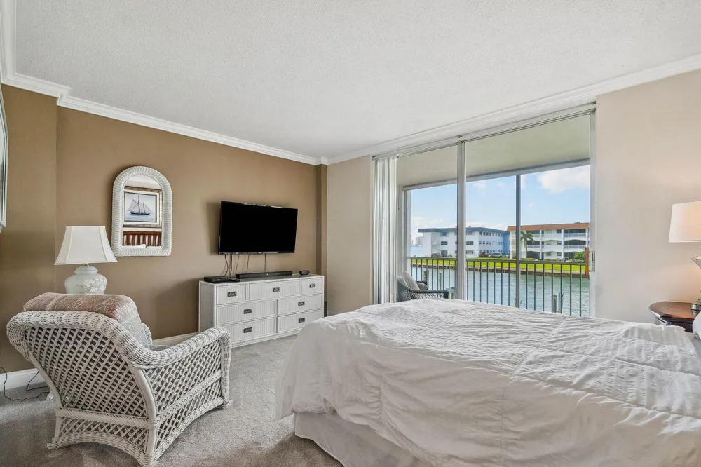 100 Paradise Harbour Boulevard #208 North Palm Beach, FL 33408