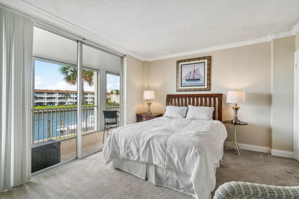 100 Paradise Harbour Boulevard #208 North Palm Beach, FL 33408
