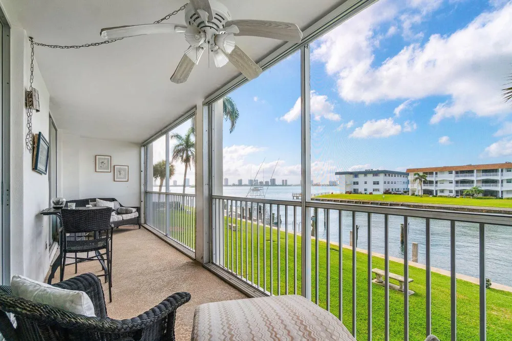 100 Paradise Harbour Boulevard #208 North Palm Beach, FL 33408