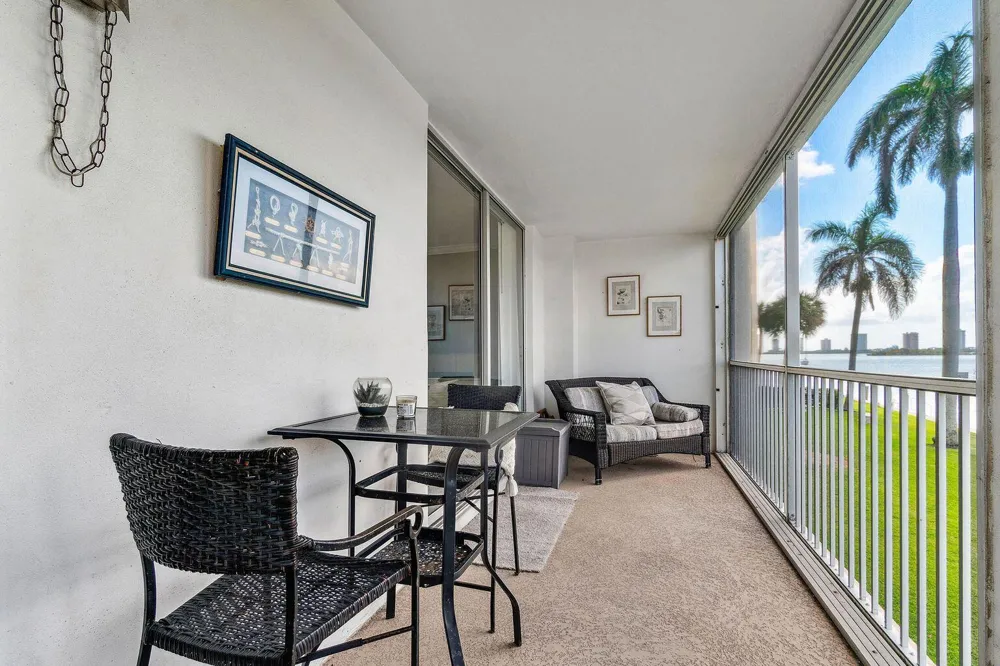 100 Paradise Harbour Boulevard #208 North Palm Beach, FL 33408