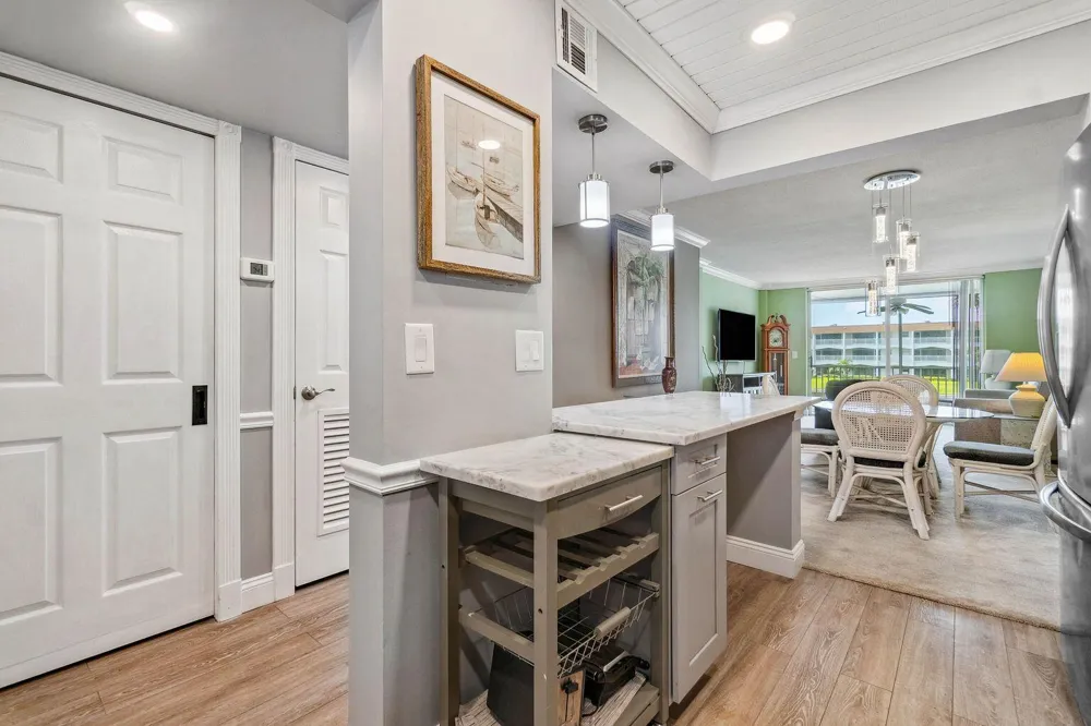 100 Paradise Harbour Boulevard #208 North Palm Beach, FL 33408