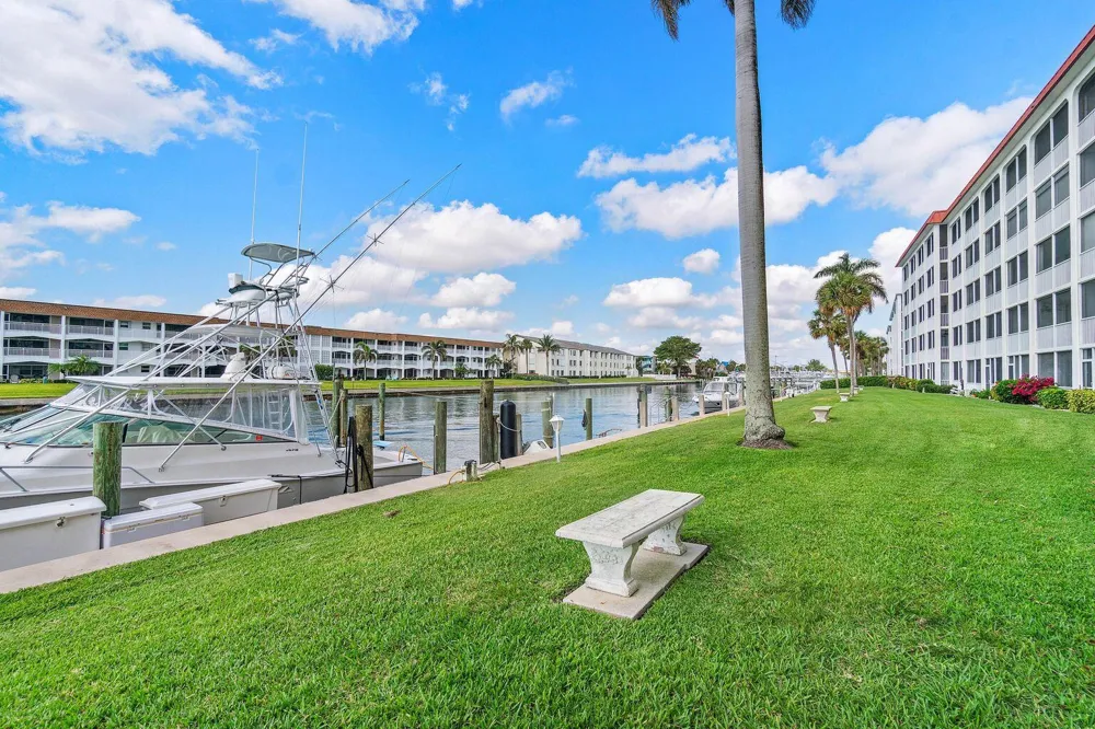100 Paradise Harbour Boulevard #208 North Palm Beach, FL 33408