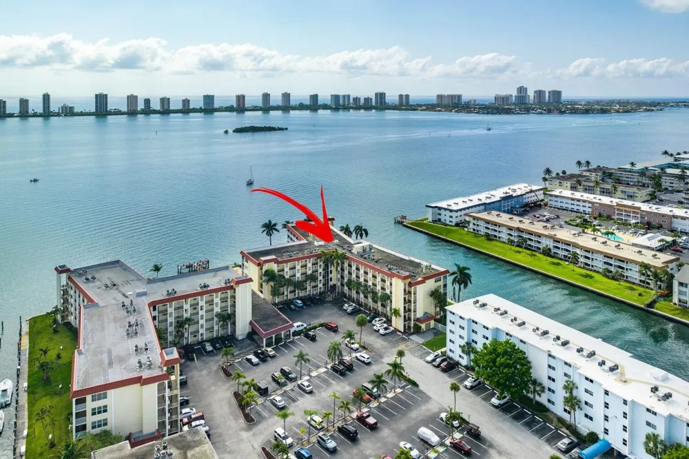 100 Paradise Harbour Boulevard #208 North Palm Beach, FL 33408