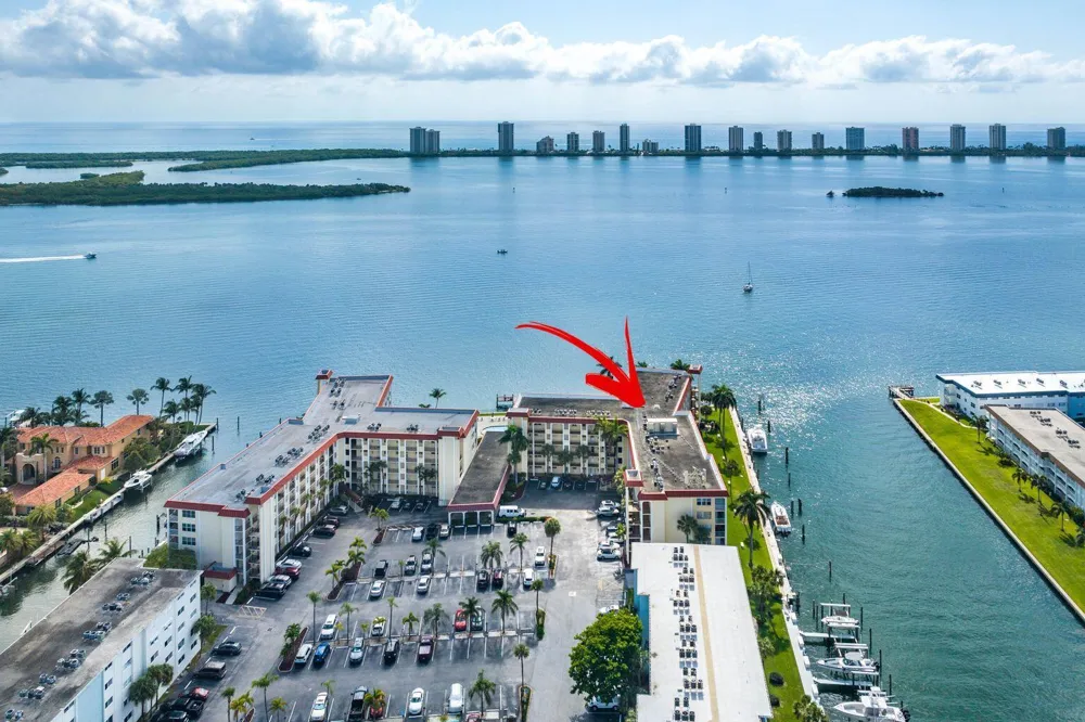 100 Paradise Harbour Boulevard #208 North Palm Beach, FL 33408