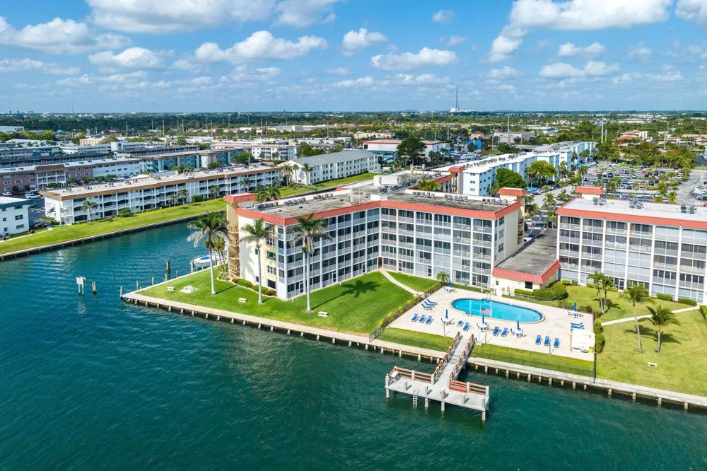 100 Paradise Harbour Boulevard #208 North Palm Beach, FL 33408
