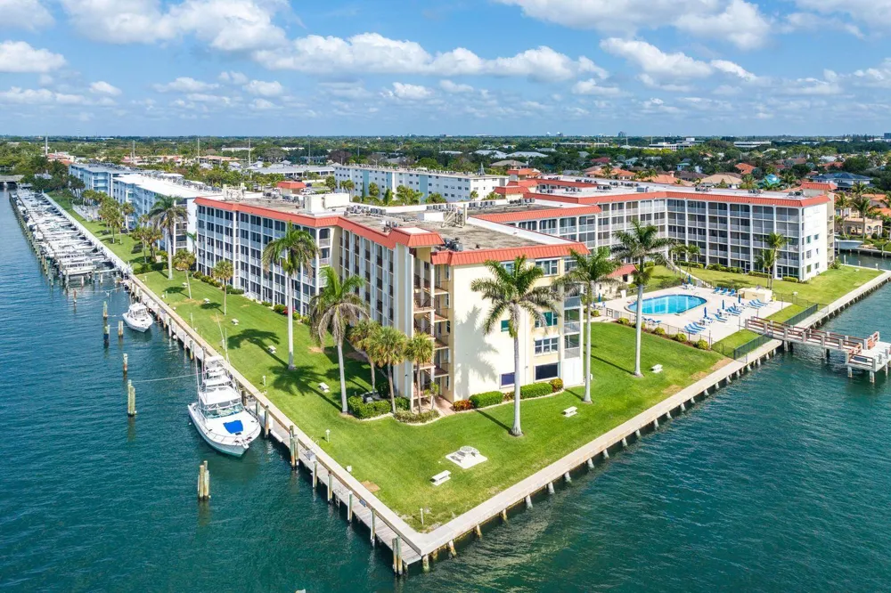 100 Paradise Harbour Boulevard #208 North Palm Beach, FL 33408