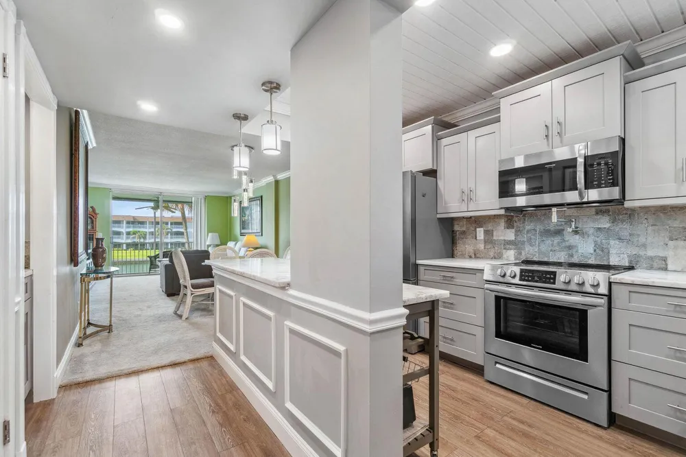 100 Paradise Harbour Boulevard #208 North Palm Beach, FL 33408