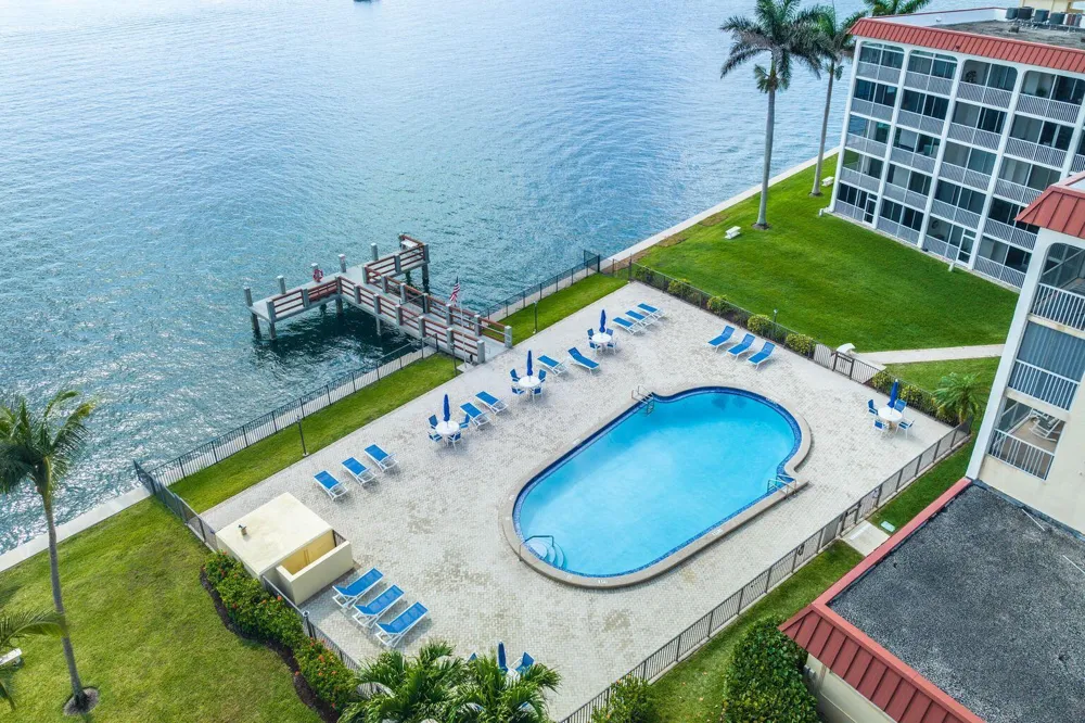 100 Paradise Harbour Boulevard #208 North Palm Beach, FL 33408