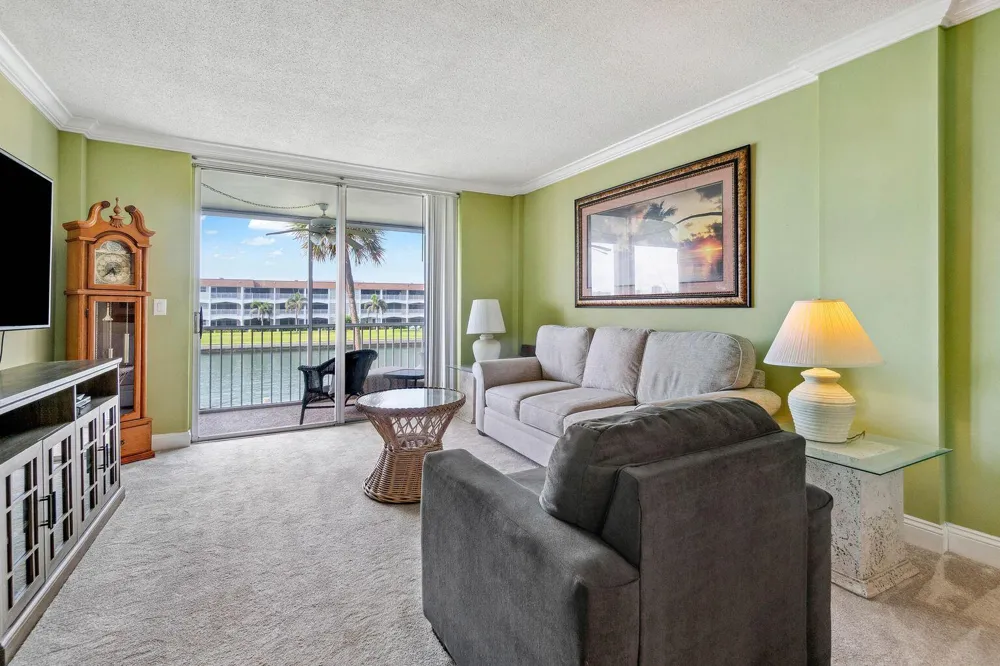 100 Paradise Harbour Boulevard #208 North Palm Beach, FL 33408