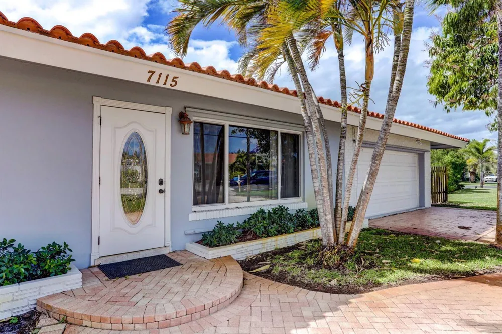 7115 Venetian Way West Palm Beach, FL 33406