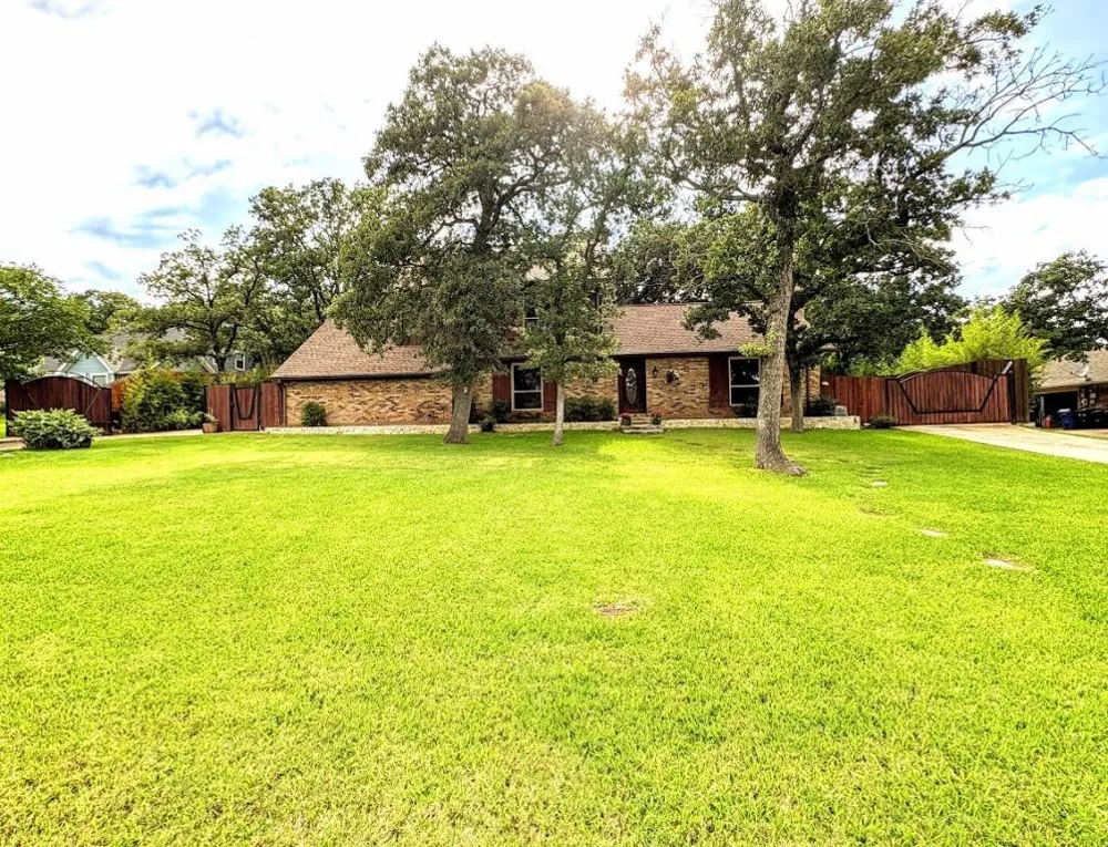 1212 Vera Lane Kennedale, TX 76060