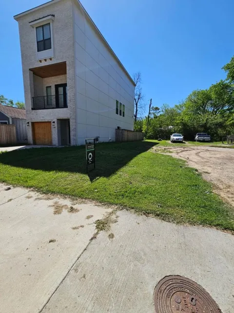910 Muncie Avenue
