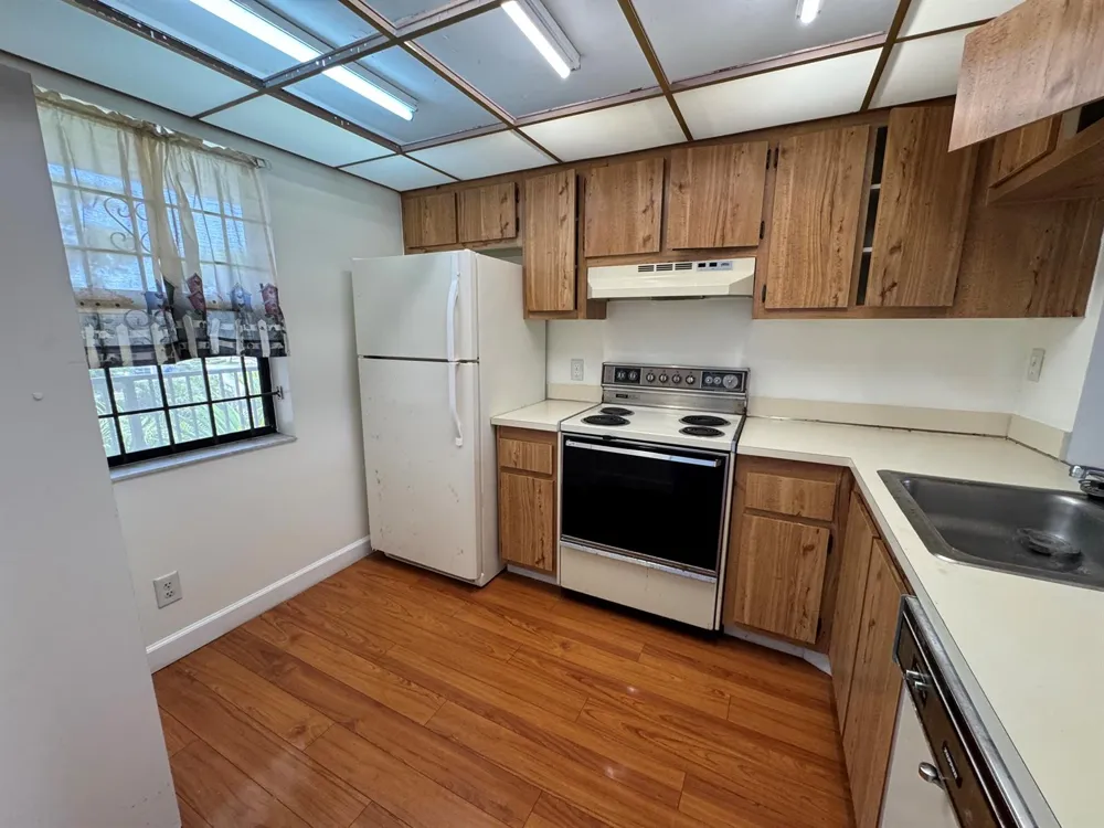10304 Sunrise Lakes Blvd #312 Sunrise, FL 33322